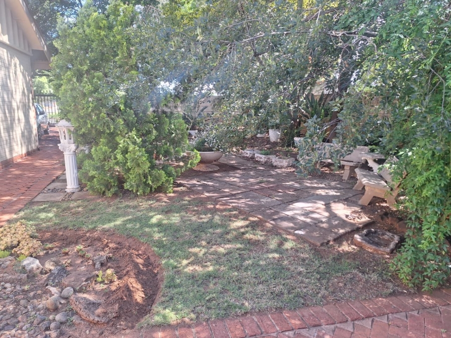 5 Bedroom Property for Sale in Fichardt Park Free State